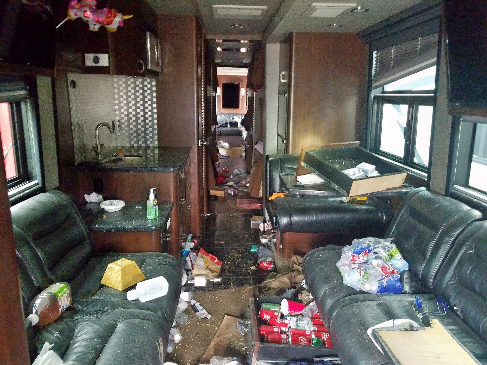 2005 PREVOST BUS