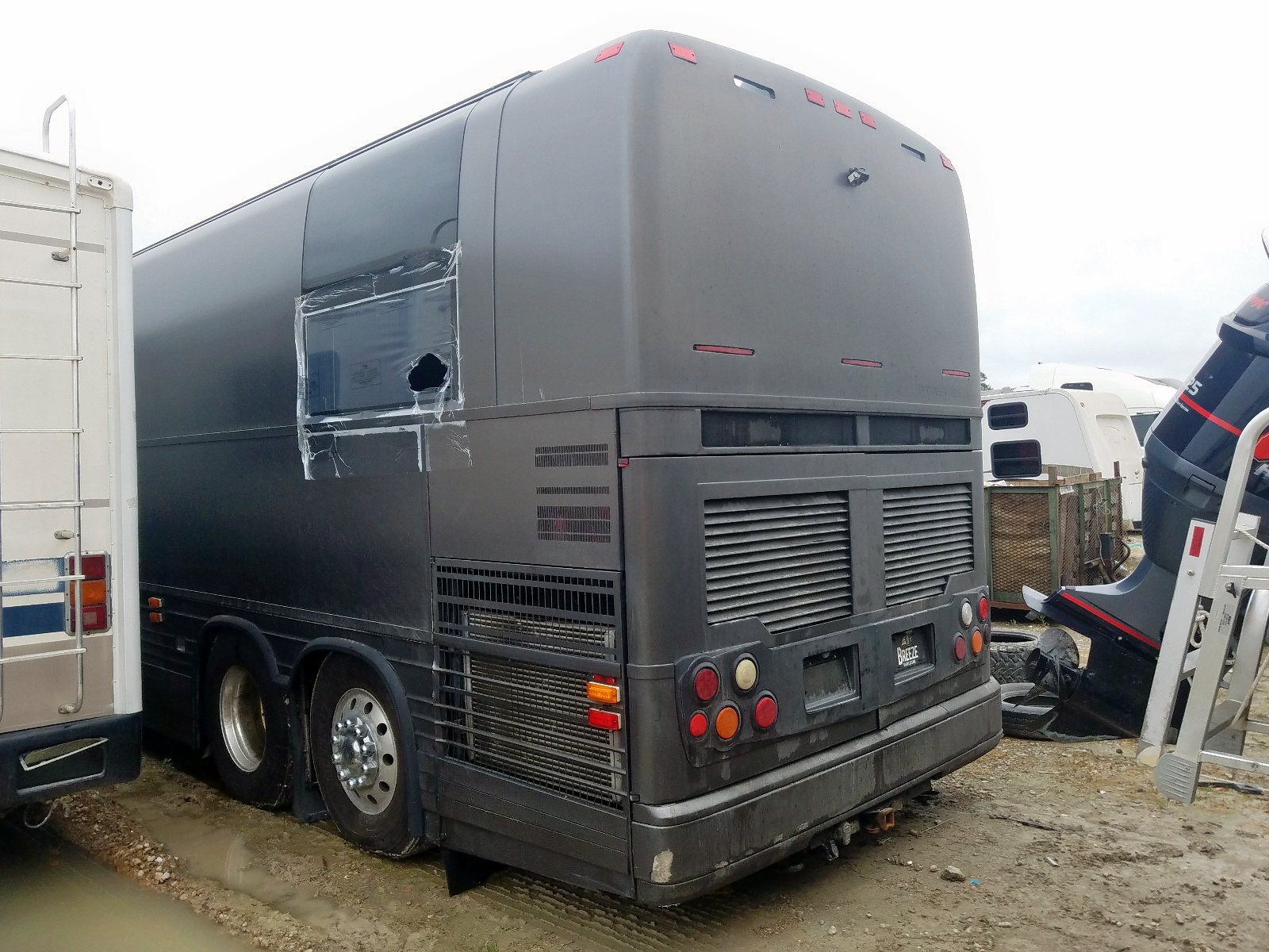 2005 PREVOST BUS