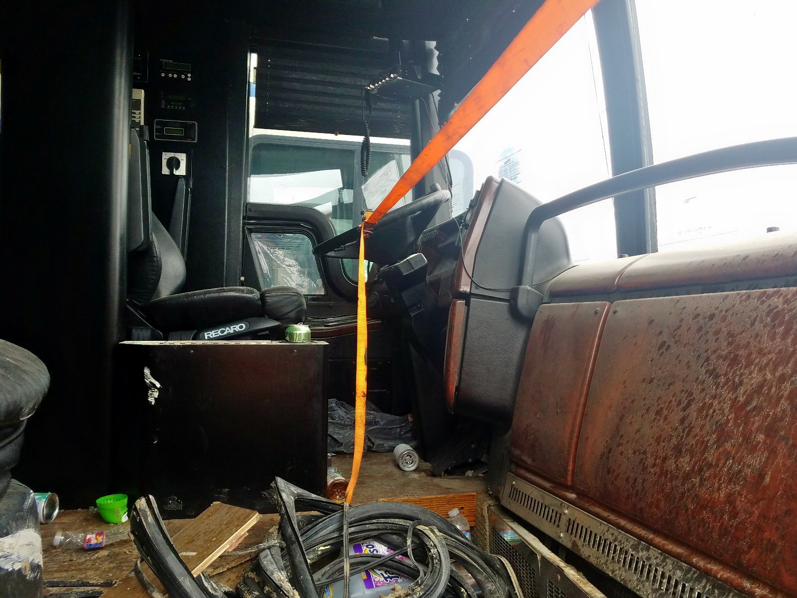 2005 PREVOST BUS