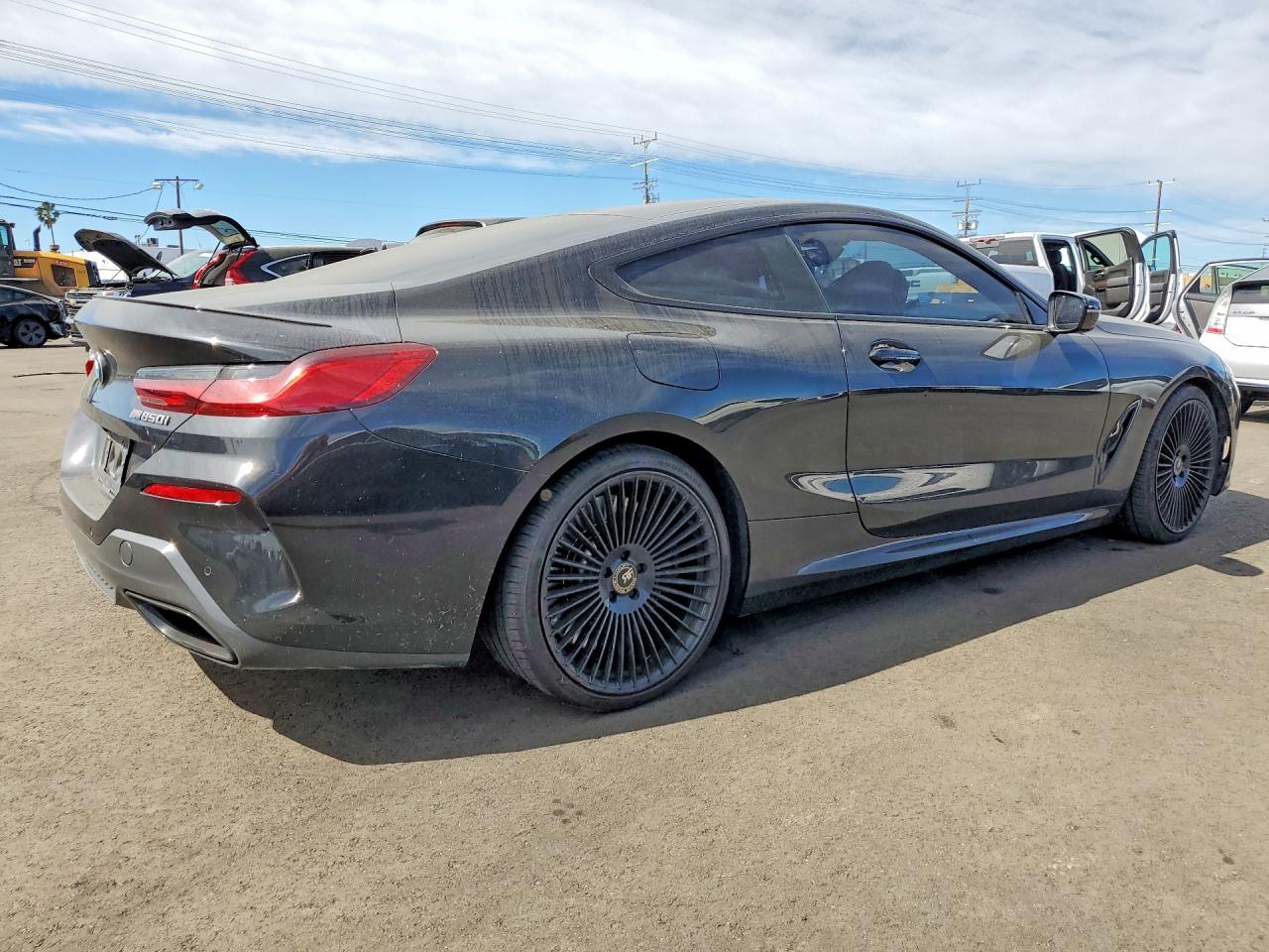 2022 BMW M8
