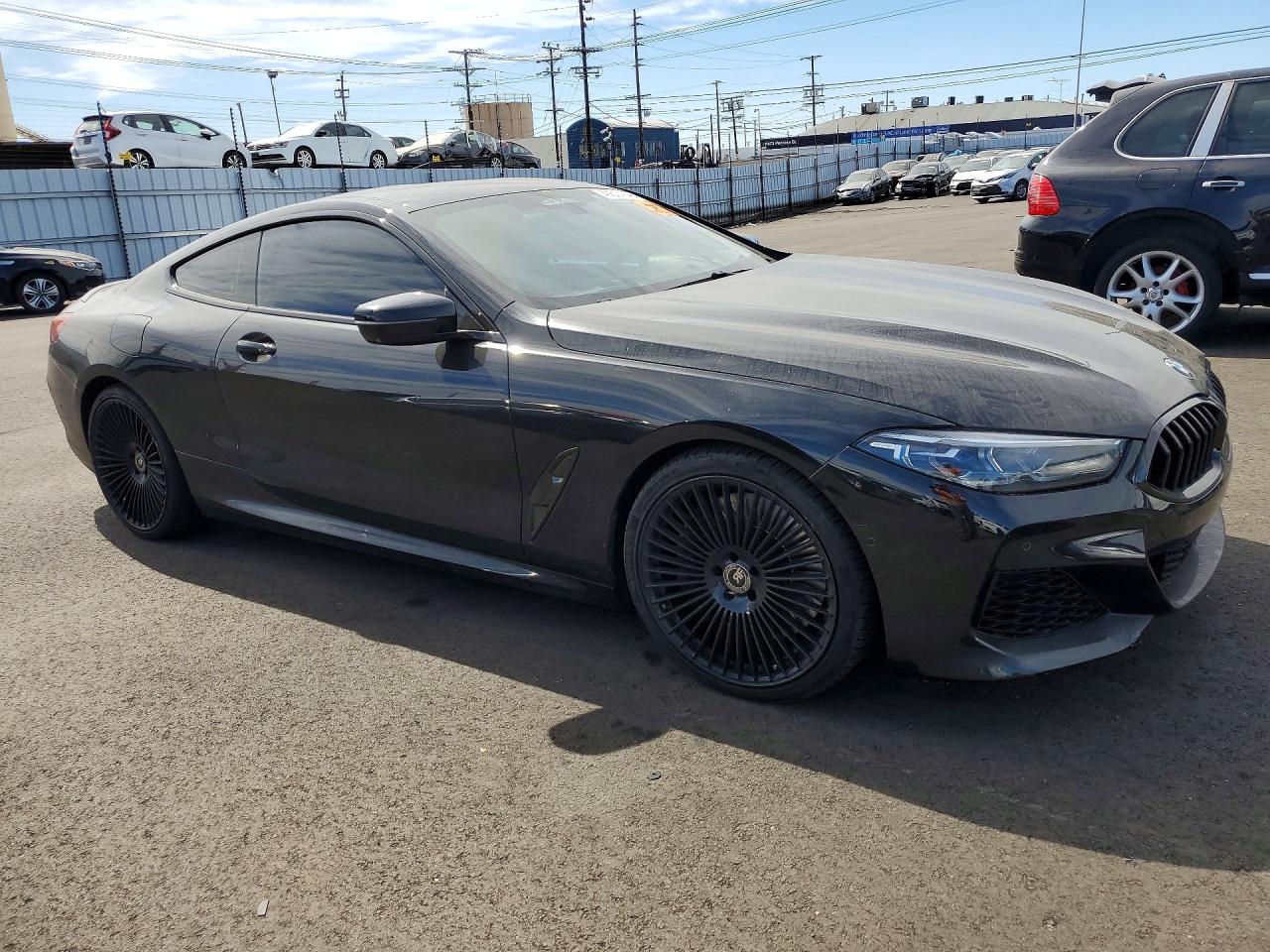 2022 BMW M8