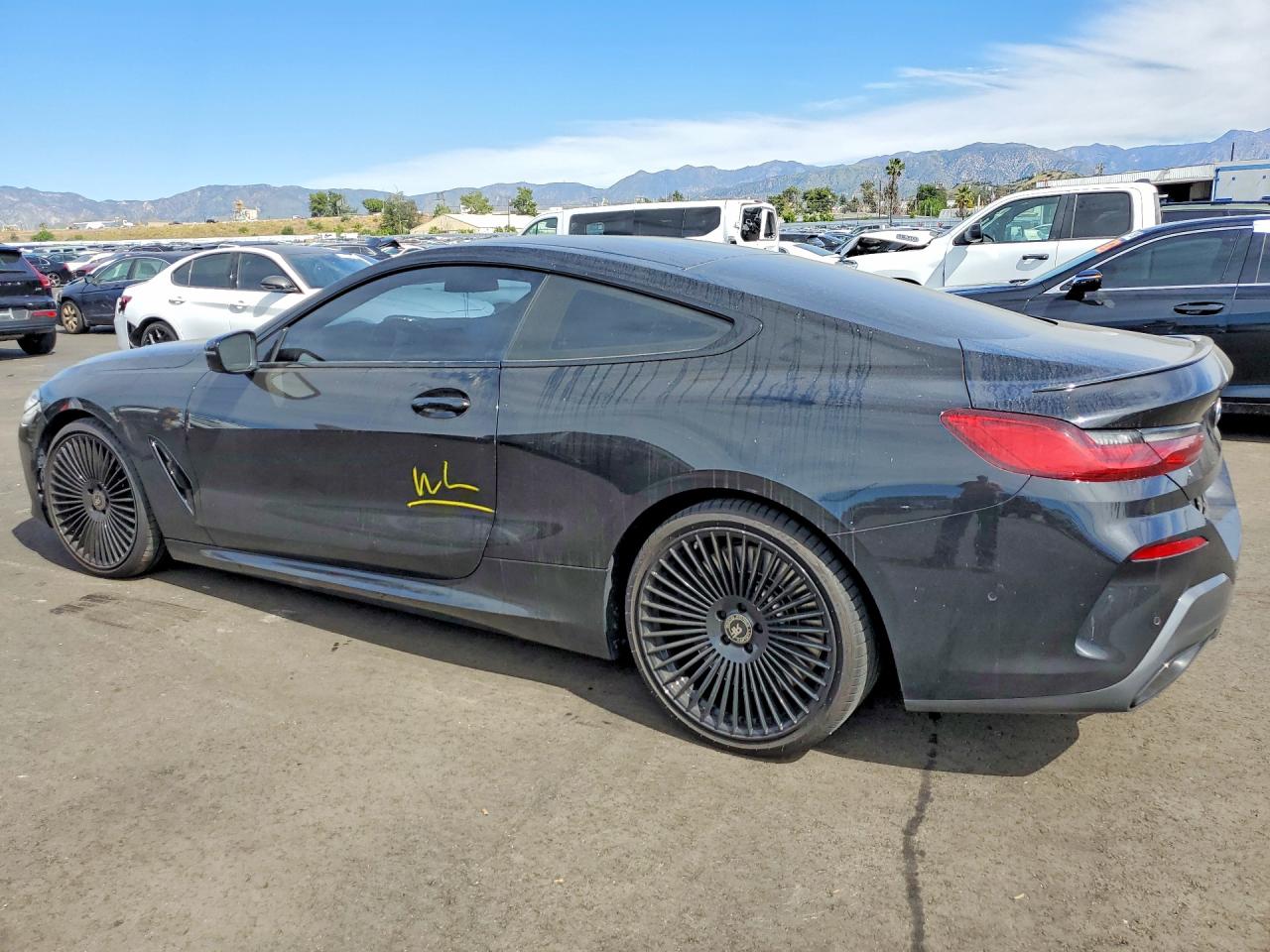 2022 BMW M8