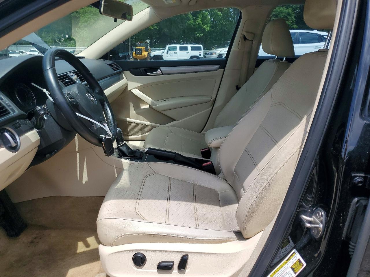 2015 VOLKSWAGEN PASSAT