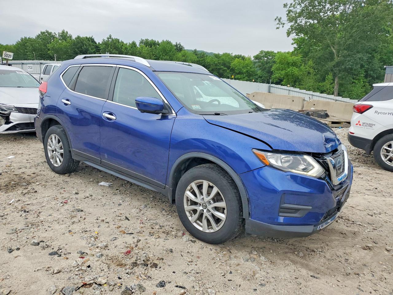 2017 NISSAN ROGUE
