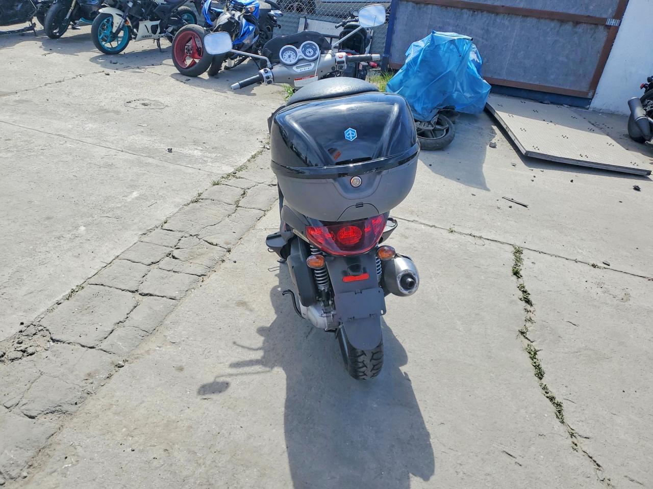 2005 PIAGGIO SCOOTER