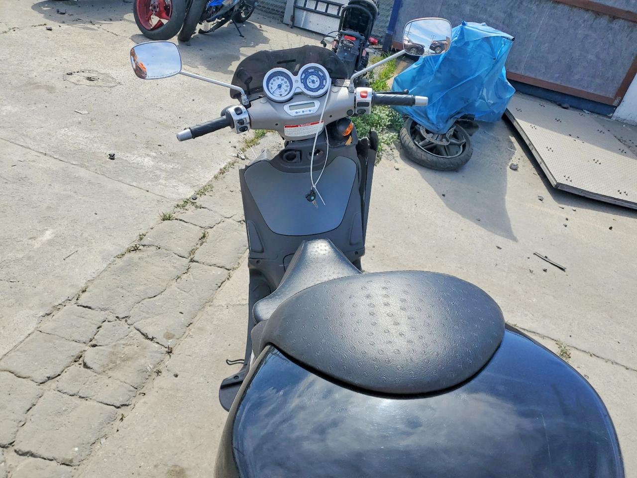 2005 PIAGGIO SCOOTER