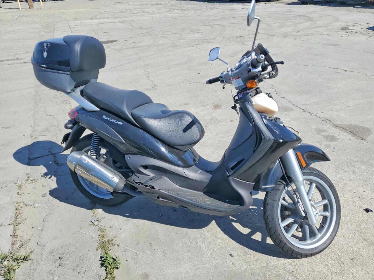 2005 PIAGGIO SCOOTER