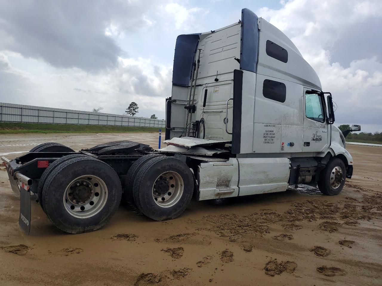 2022 VOLVO VN