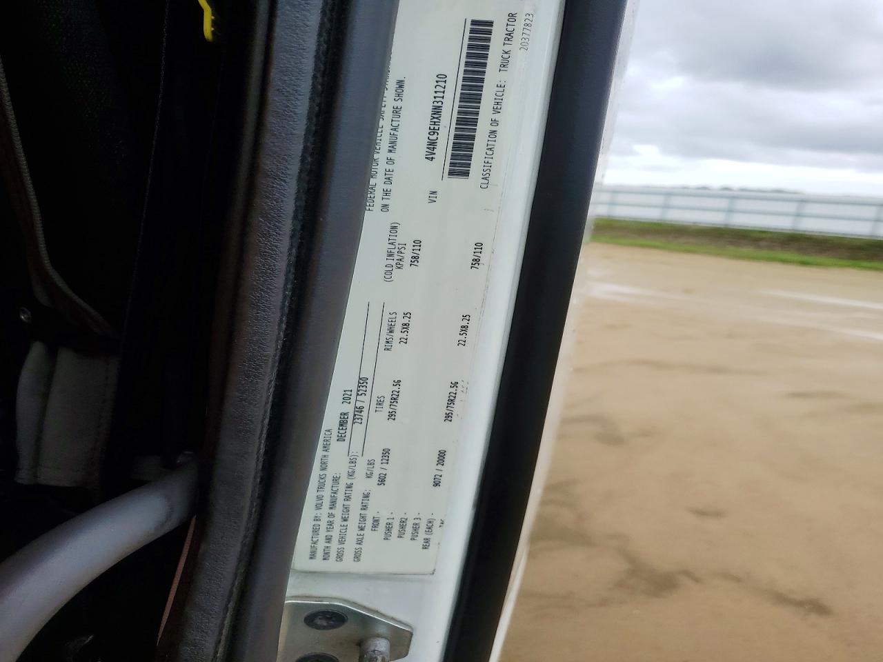 2022 VOLVO VN
