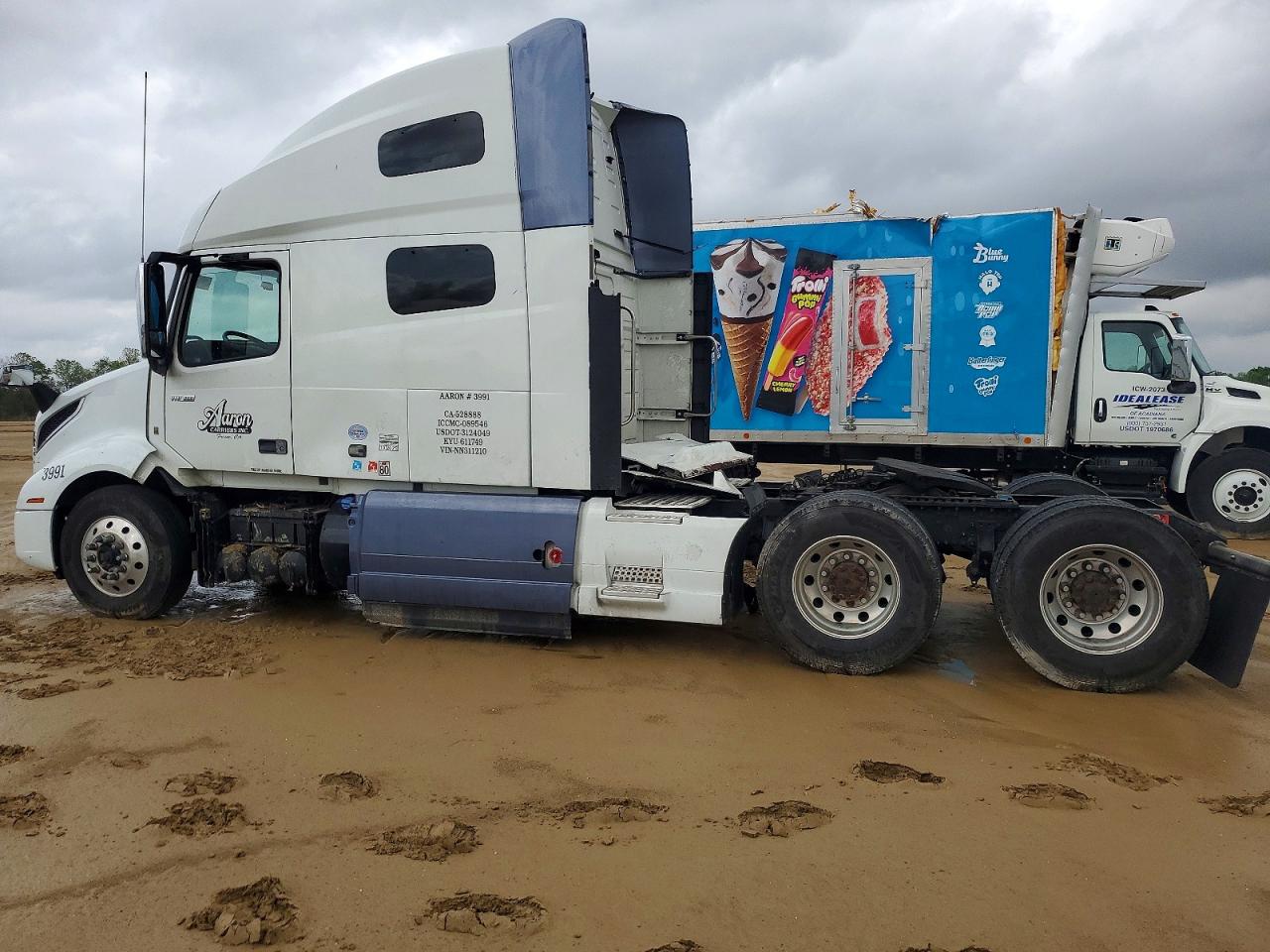 2022 VOLVO VN