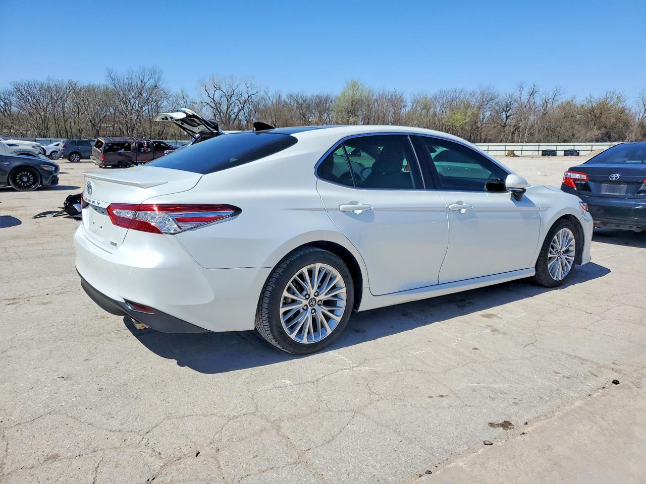 2018 TOYOTA CAMRY