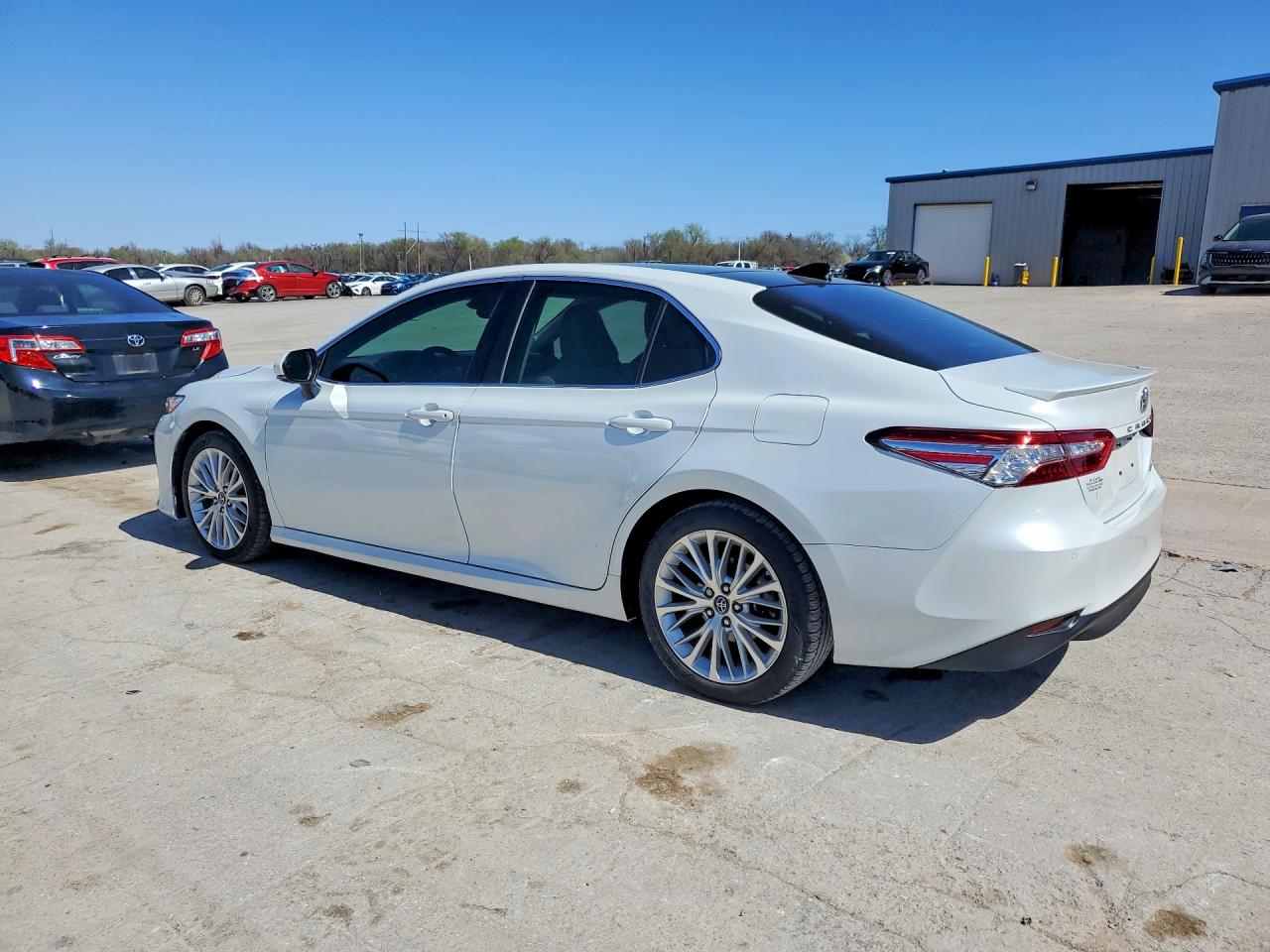 2018 TOYOTA CAMRY