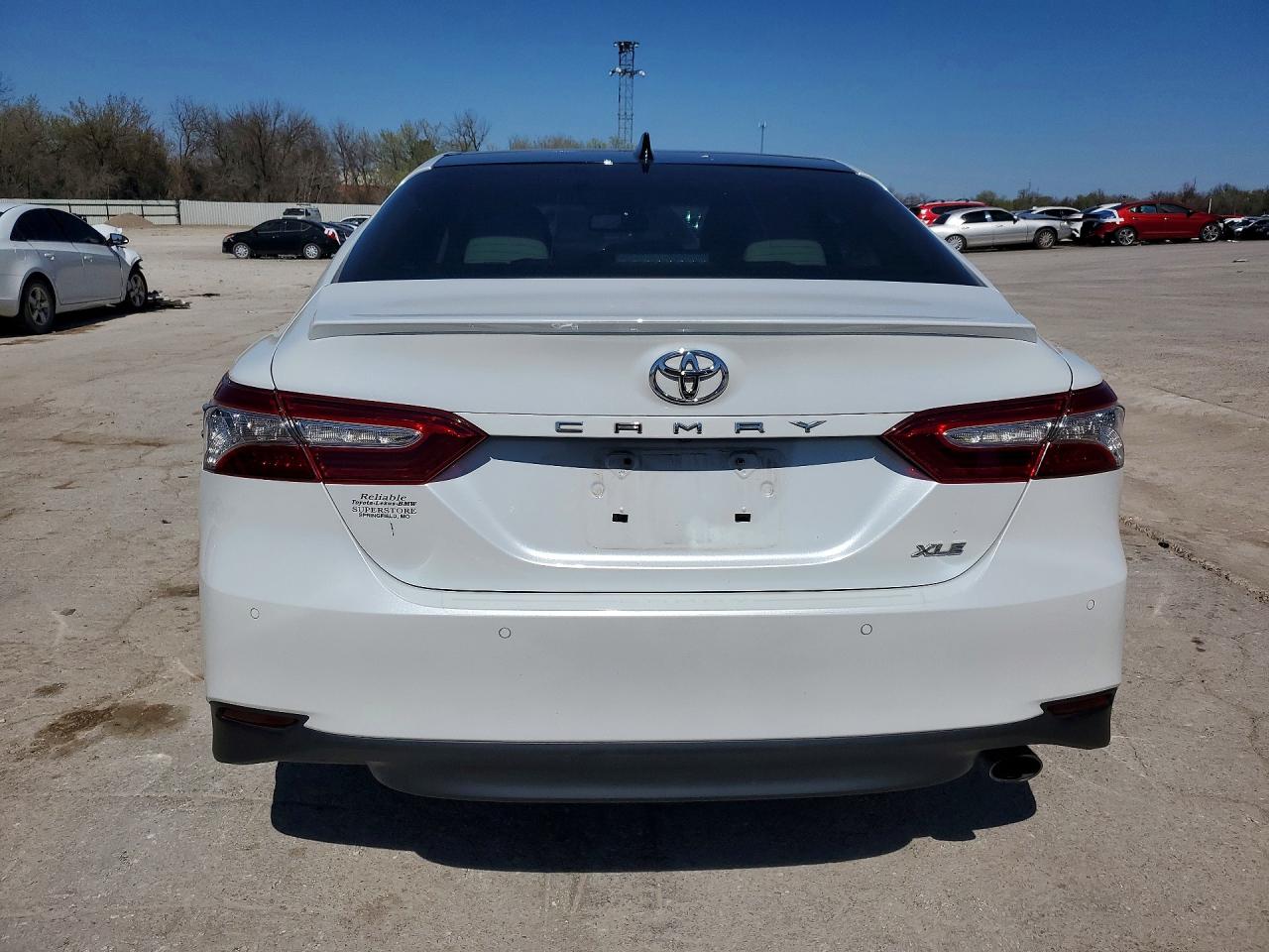 2018 TOYOTA CAMRY