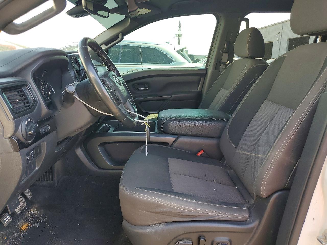 2024 NISSAN TITAN