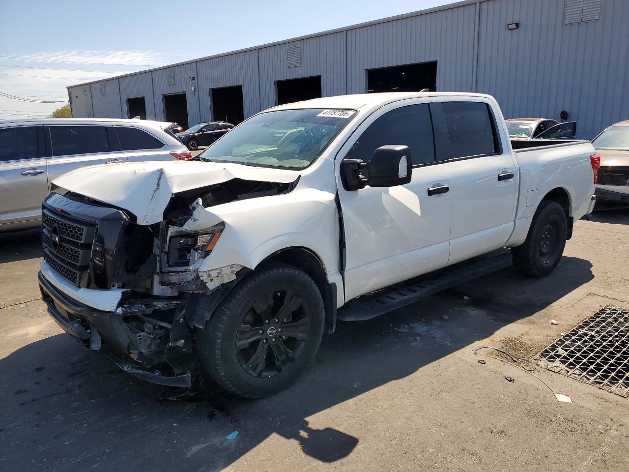 2024 NISSAN TITAN