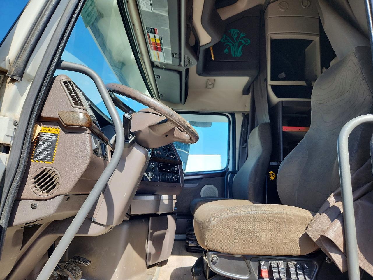 2016 VOLVO VN