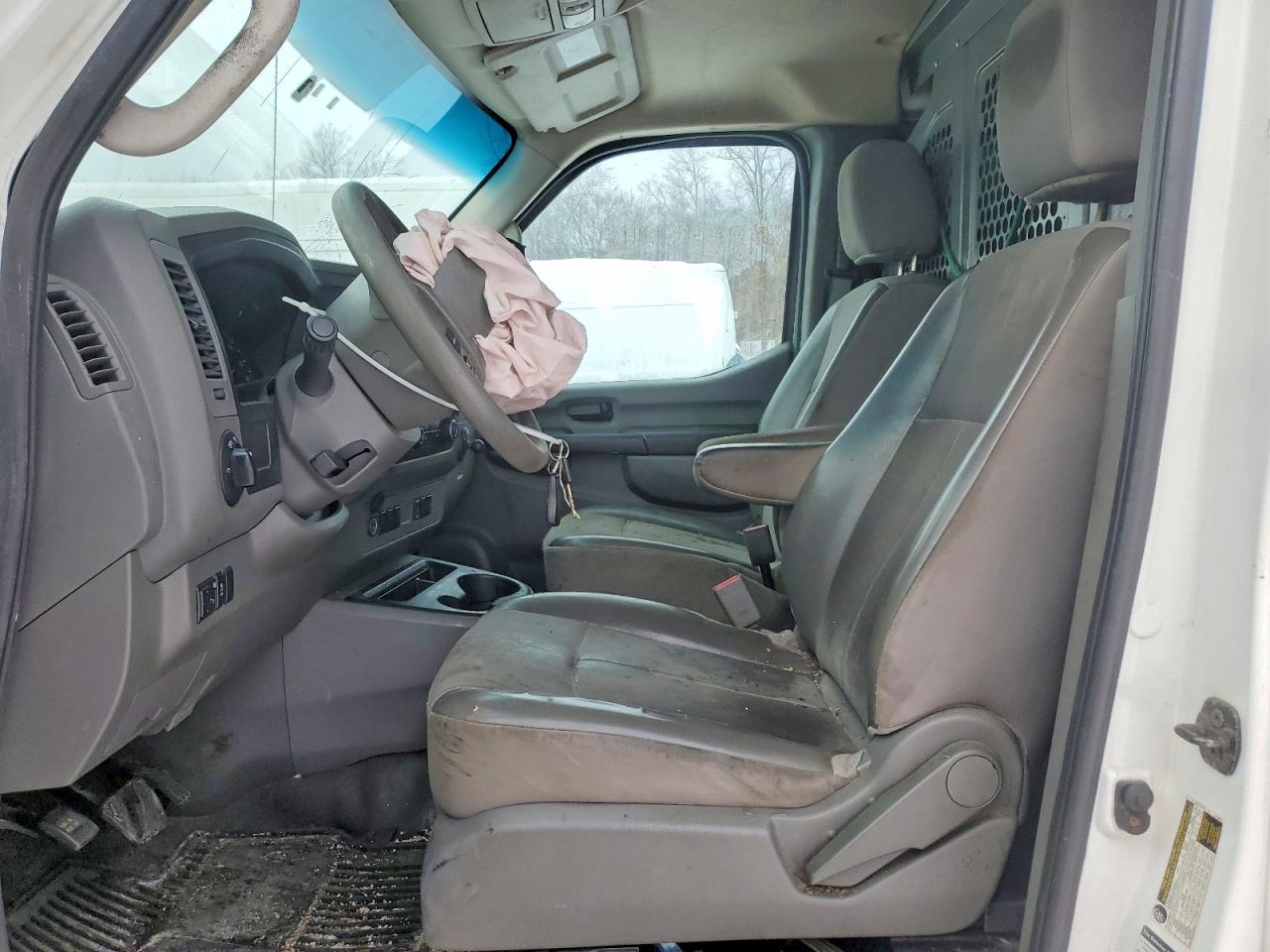2015 NISSAN NV