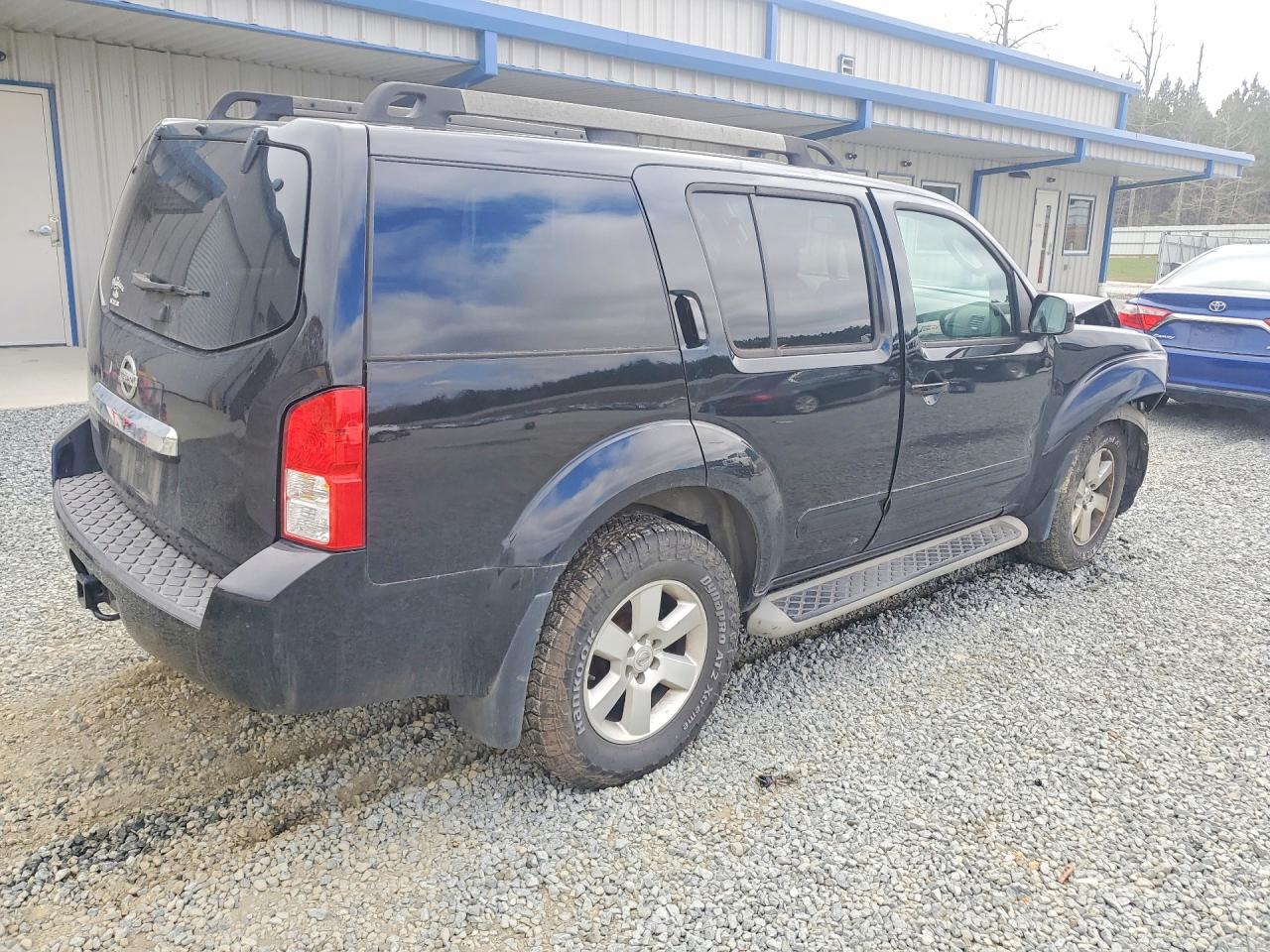 2011 NISSAN PATHFINDER