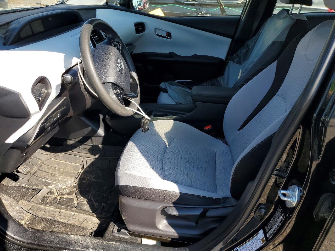 2022 TOYOTA PRIUS