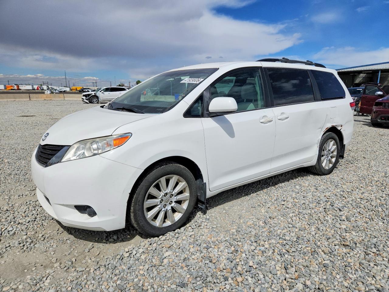 2013 TOYOTA SIENNA