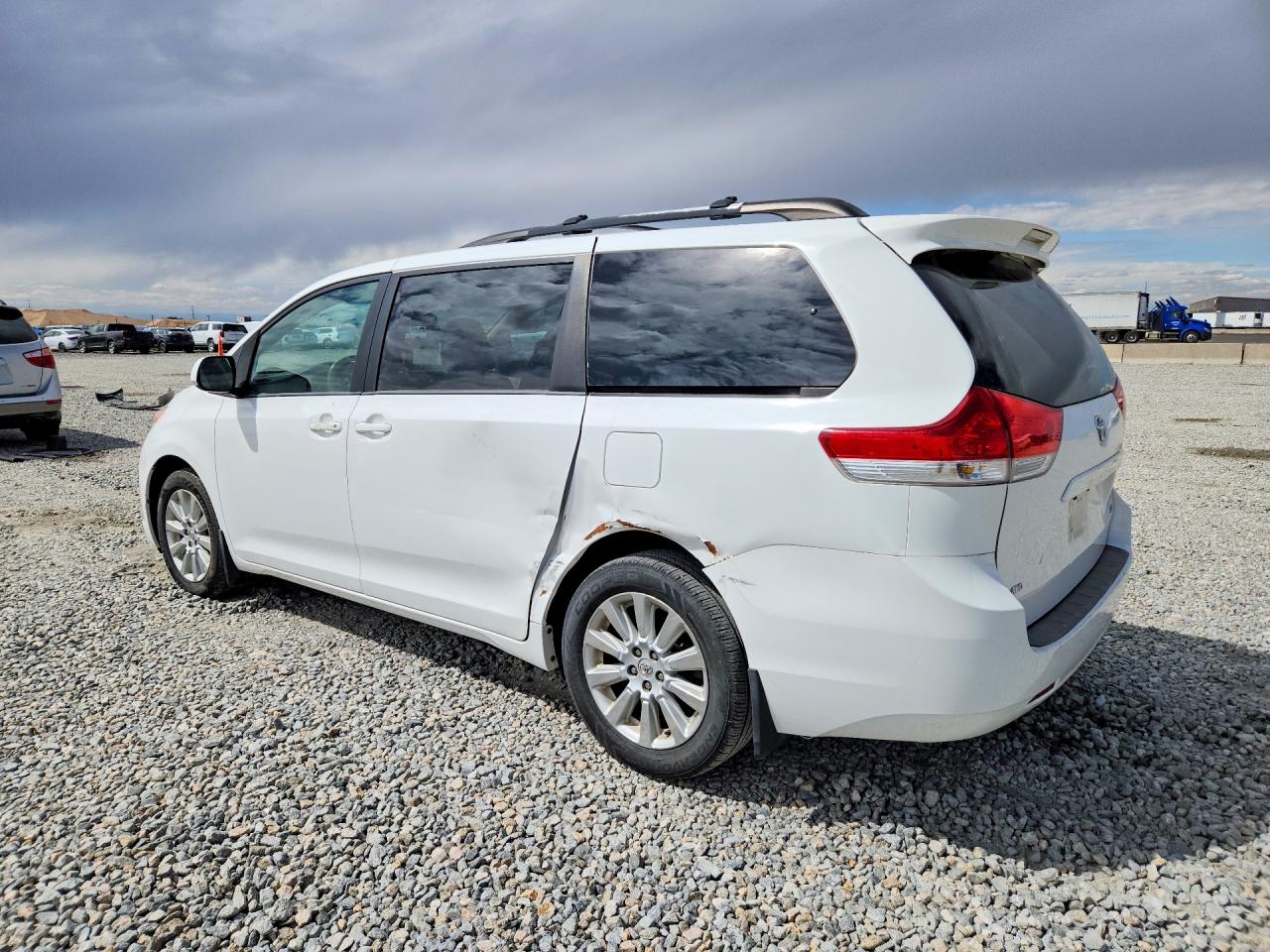 2013 TOYOTA SIENNA