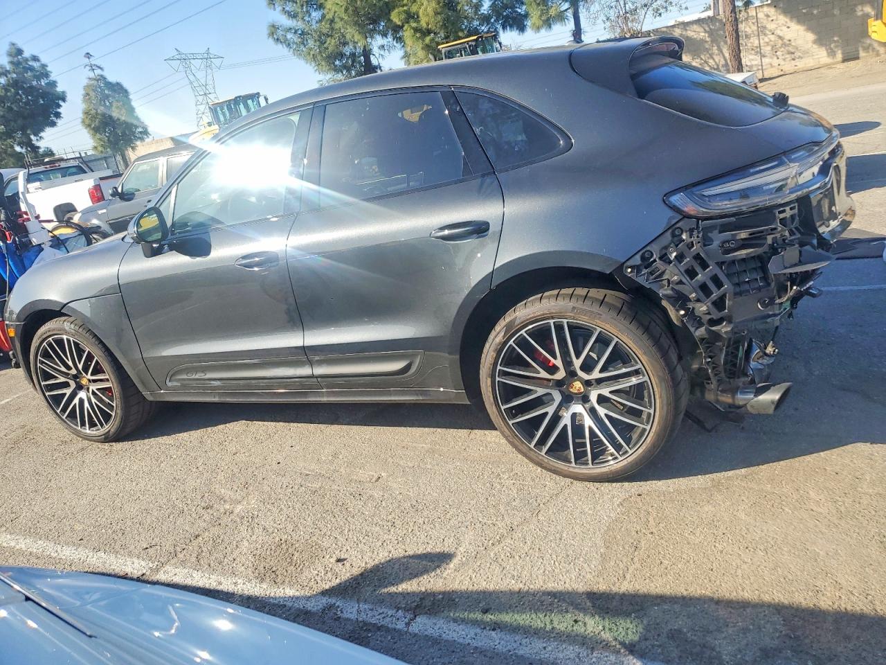2024 PORSCHE MACAN