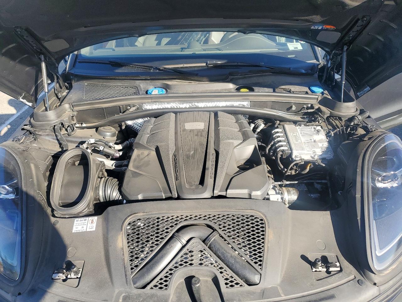 2024 PORSCHE MACAN