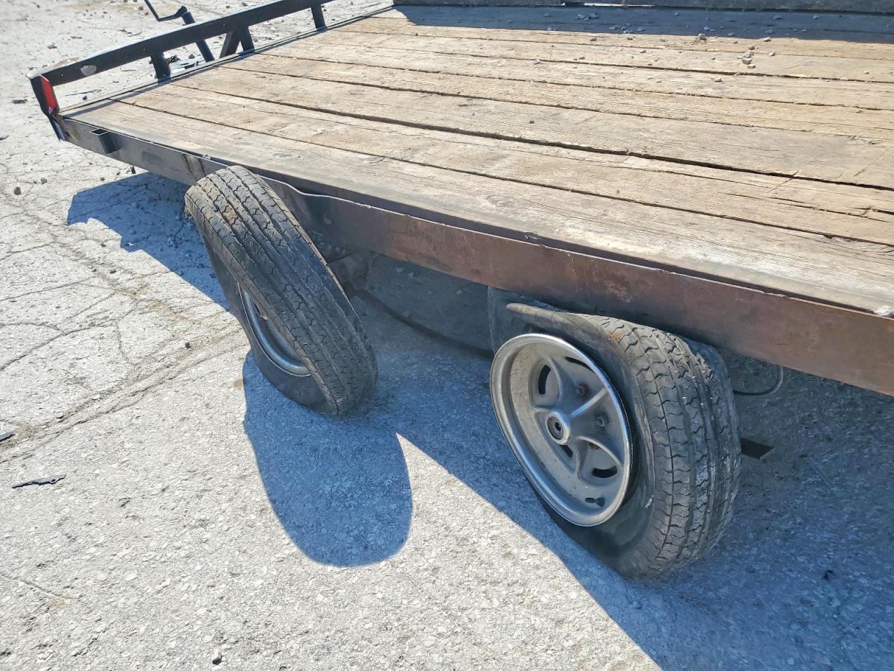2000 PJ TRAILER 