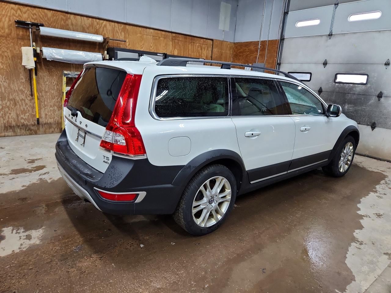2016 VOLVO XC70