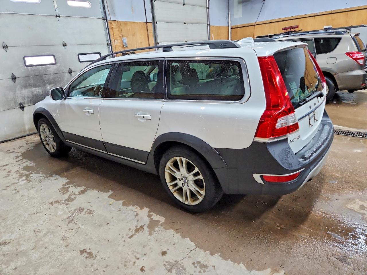 2016 VOLVO XC70