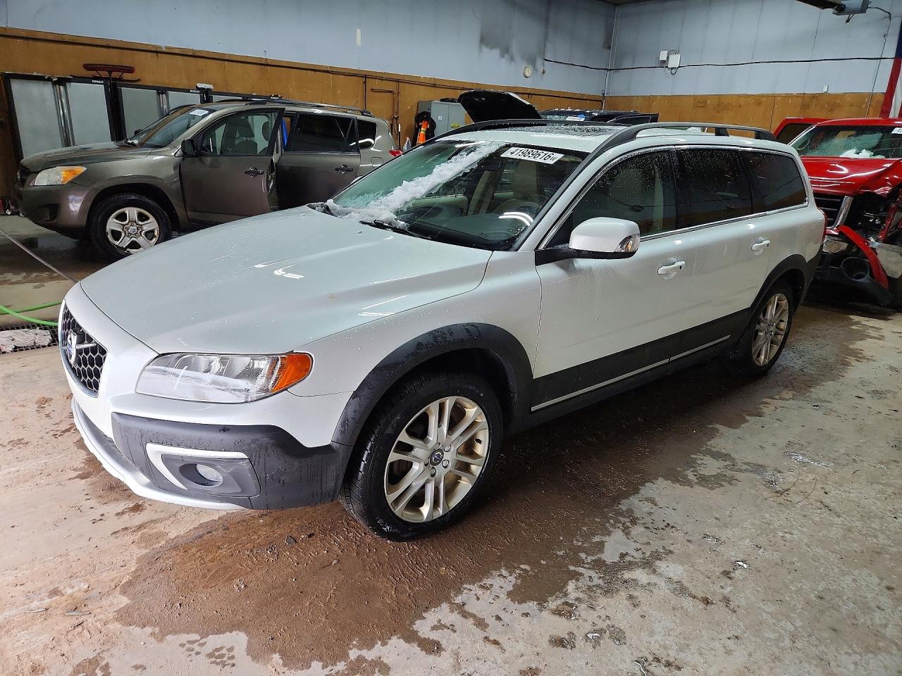 2016 VOLVO XC70