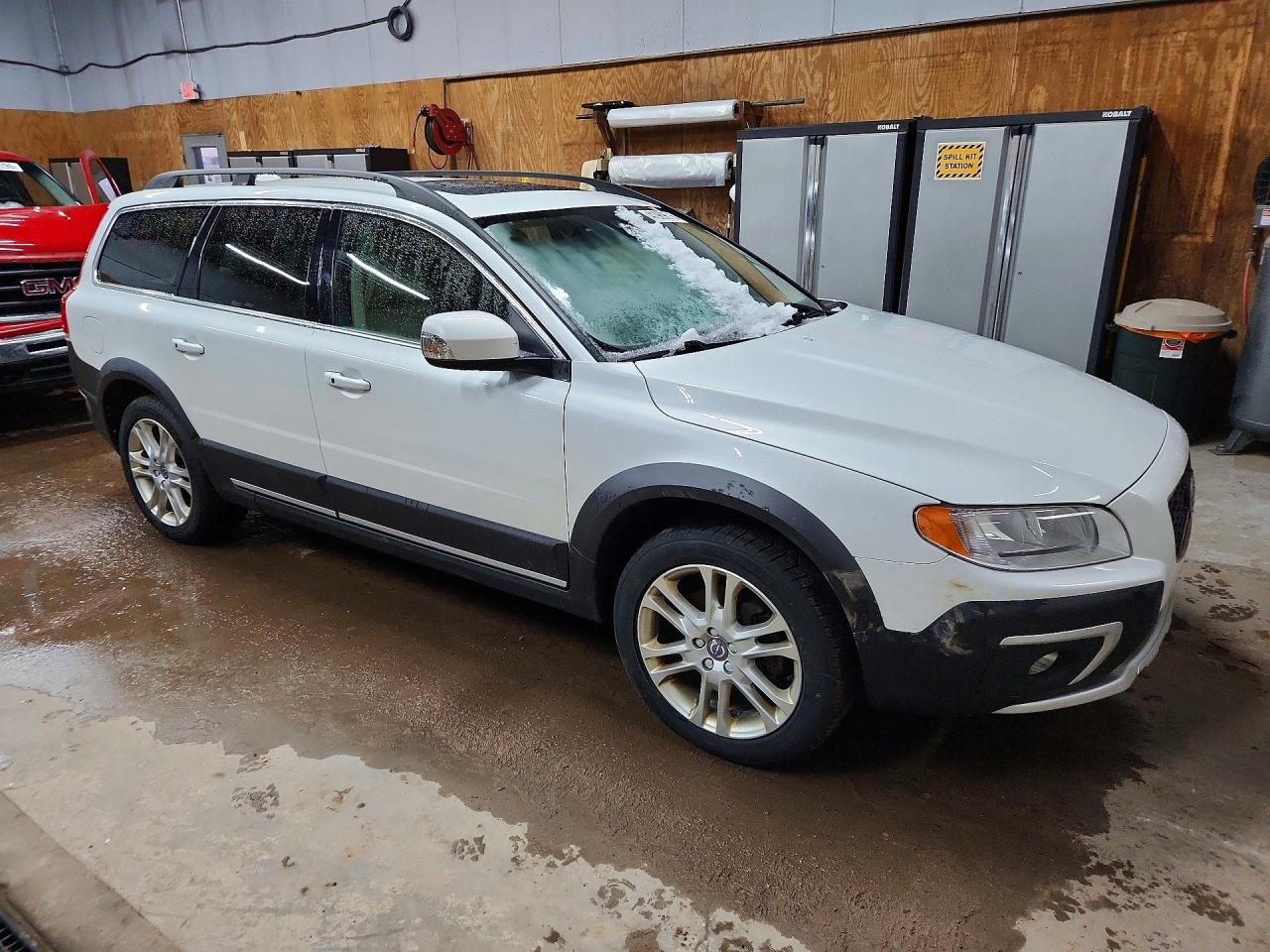 2016 VOLVO XC70