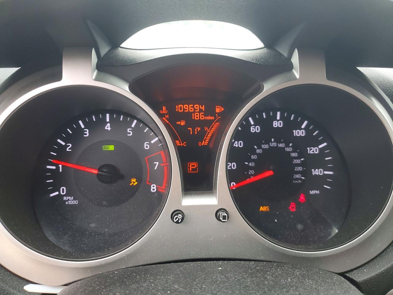 2015 NISSAN JUKE