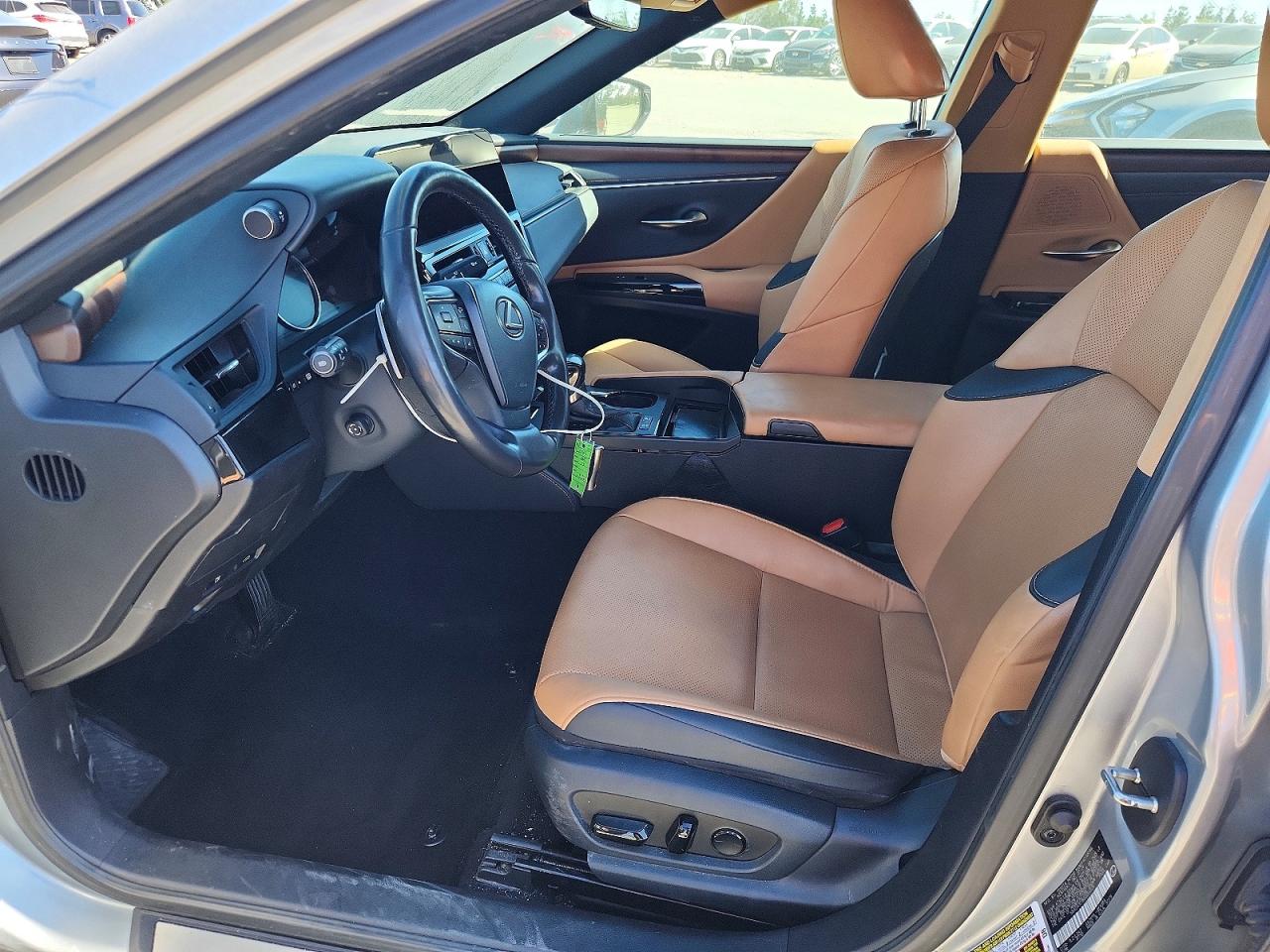 2025 LEXUS ES300