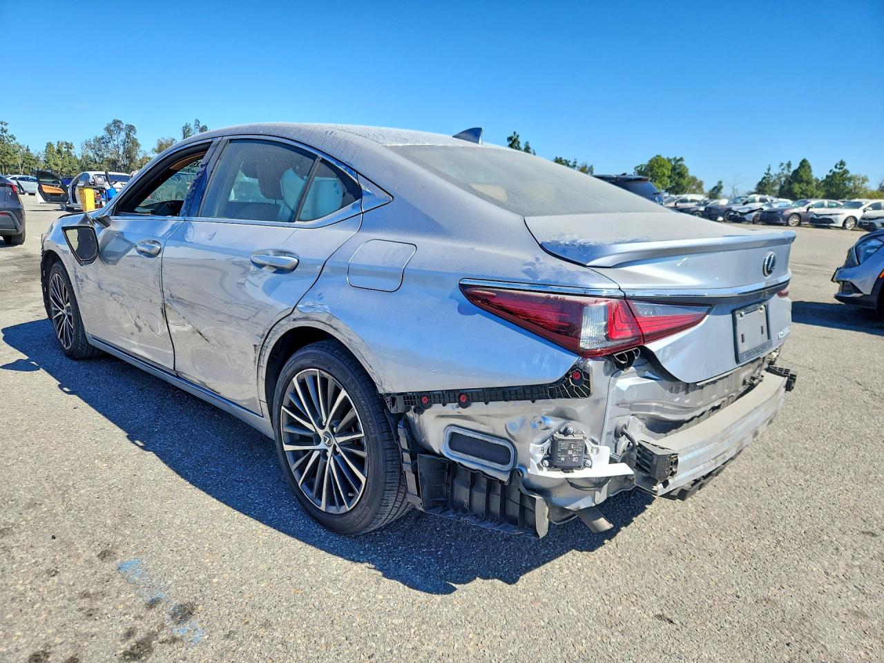 2025 LEXUS ES300