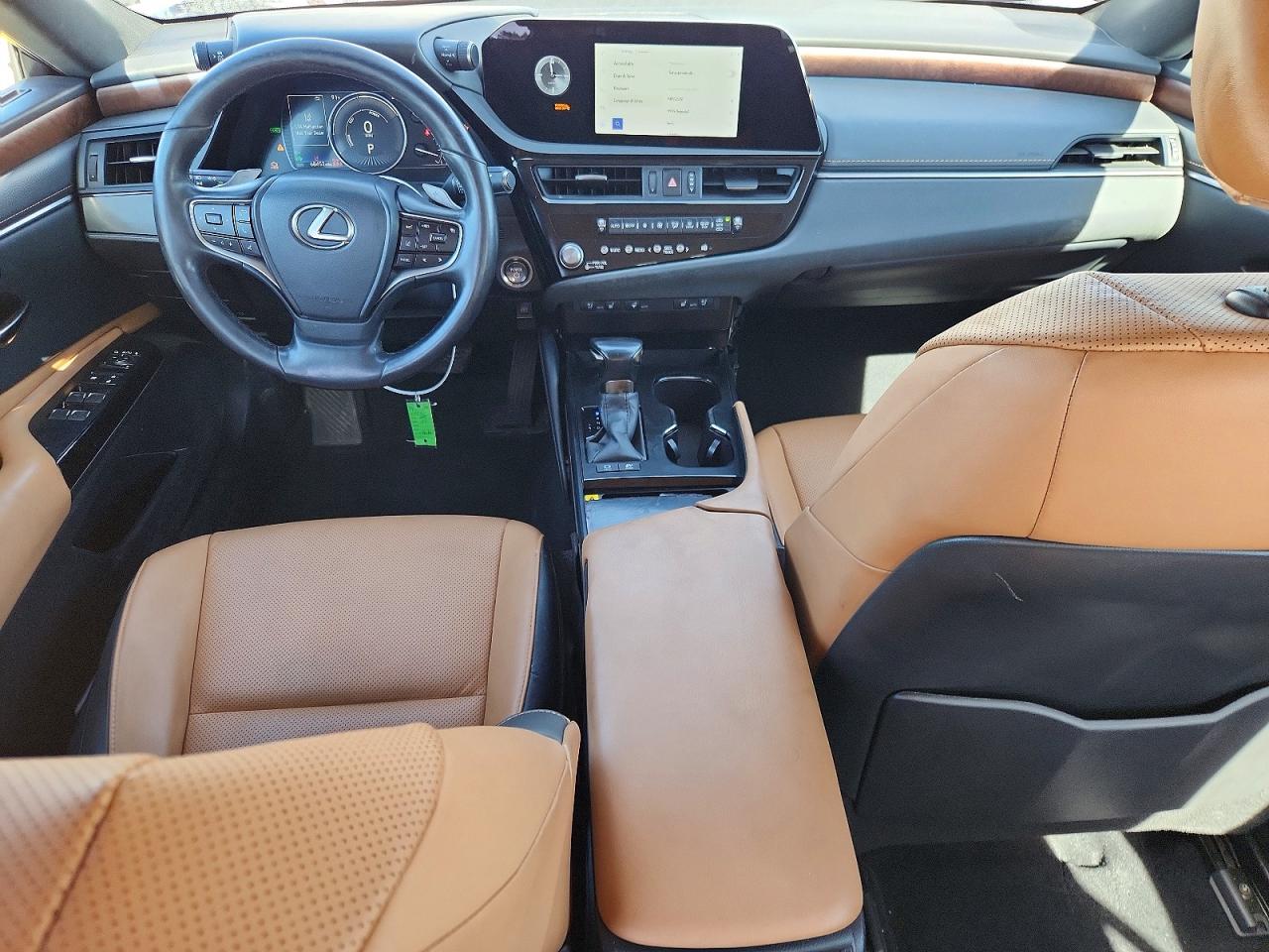 2025 LEXUS ES300