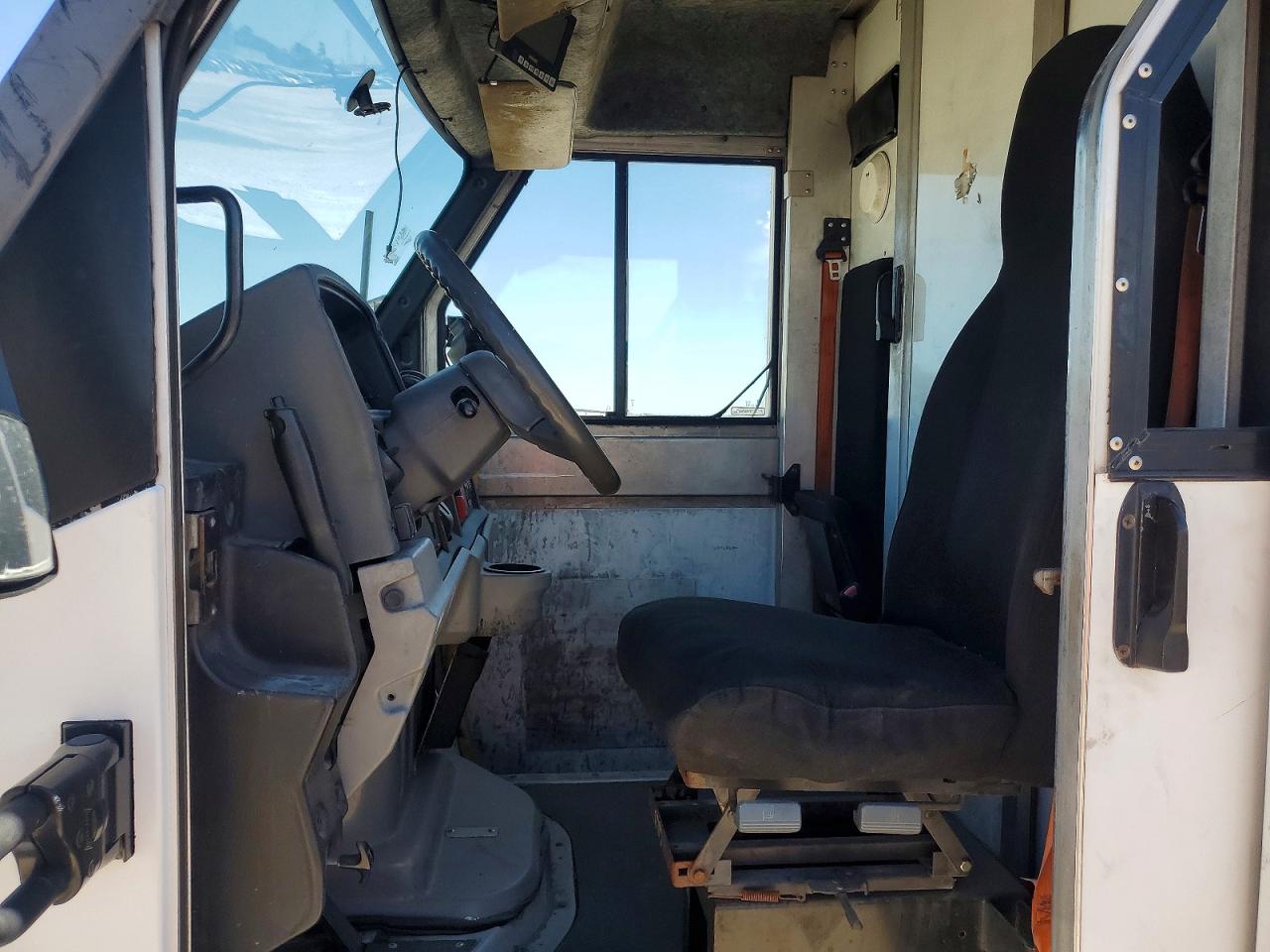 2015 ISUZU NPR