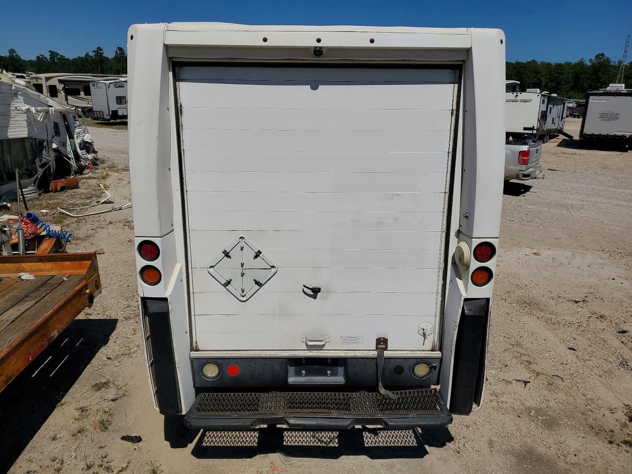 2015 ISUZU NPR