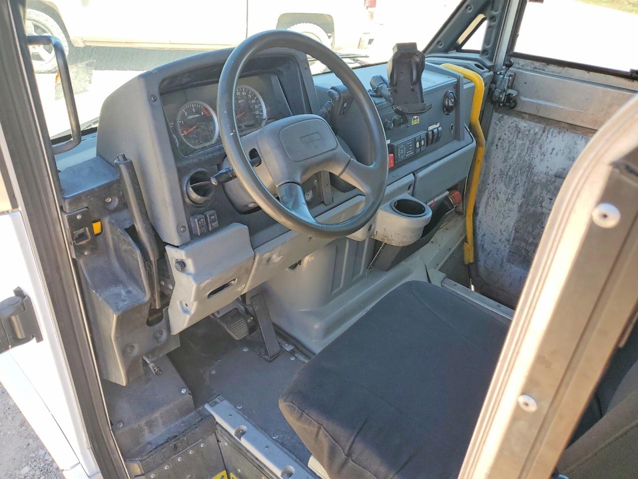 2015 ISUZU NPR