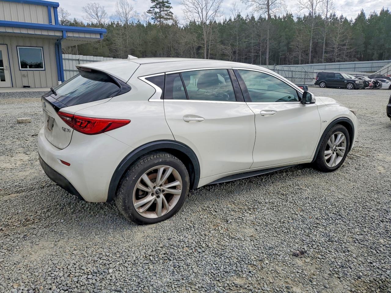 2017 INFINITI QX30