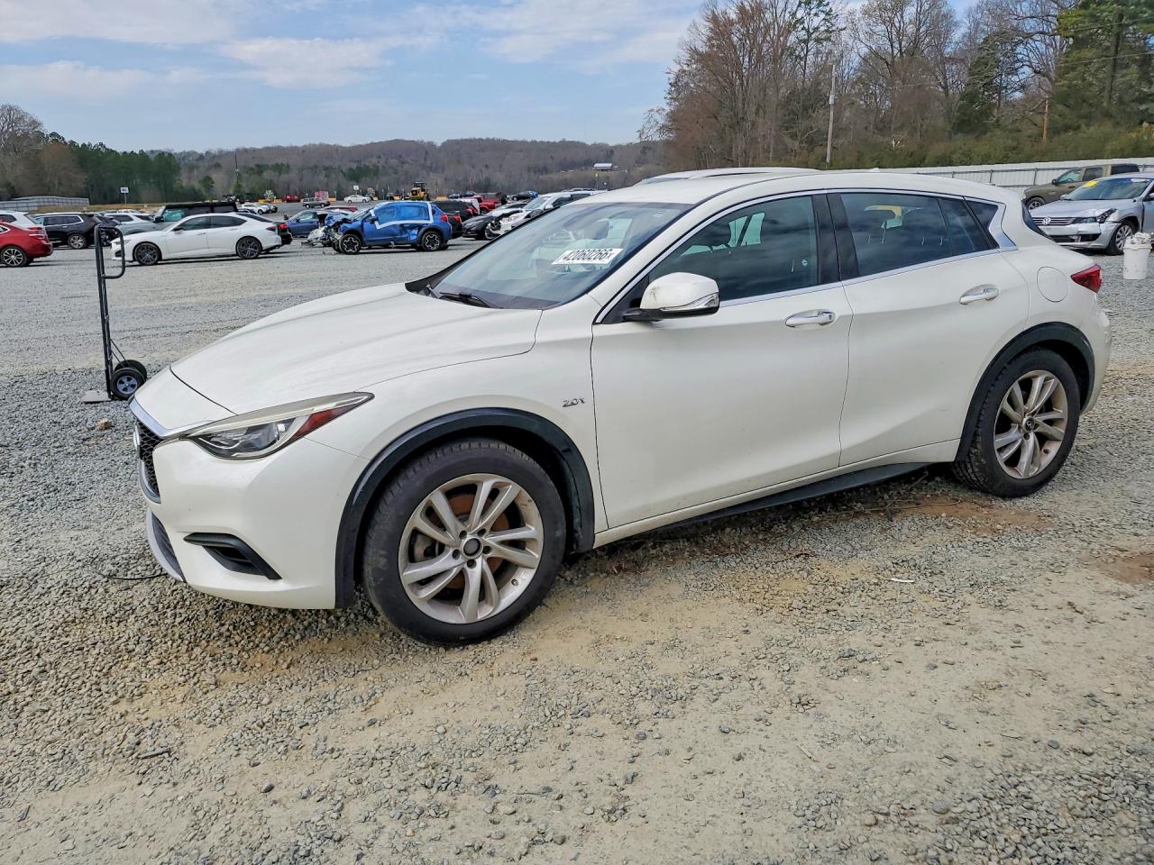 2017 INFINITI QX30