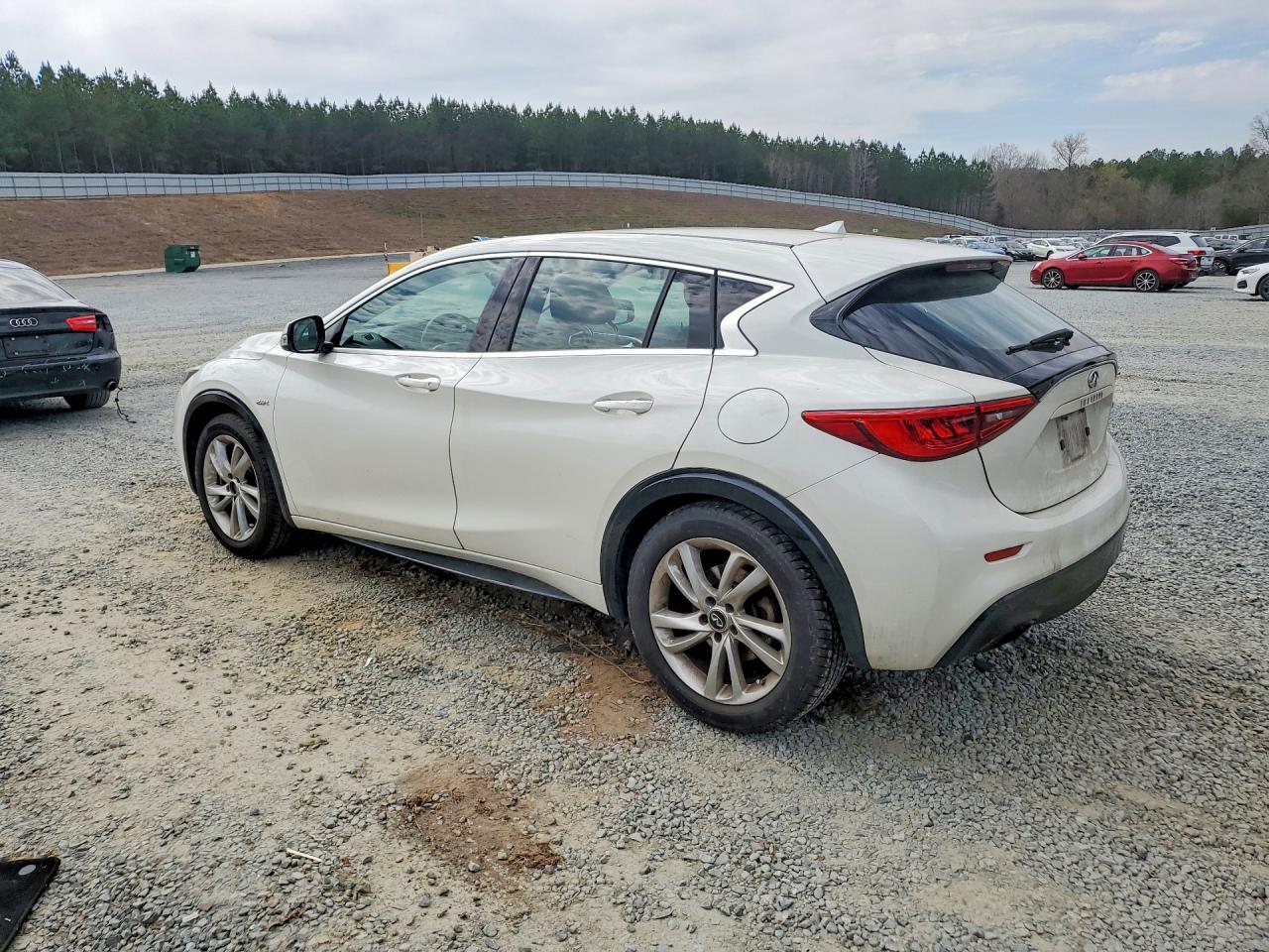 2017 INFINITI QX30