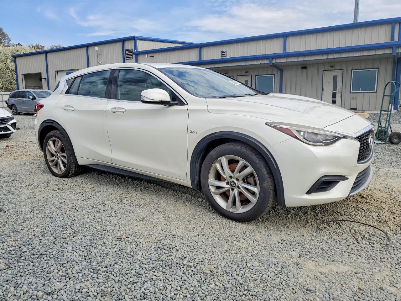 2017 INFINITI QX30