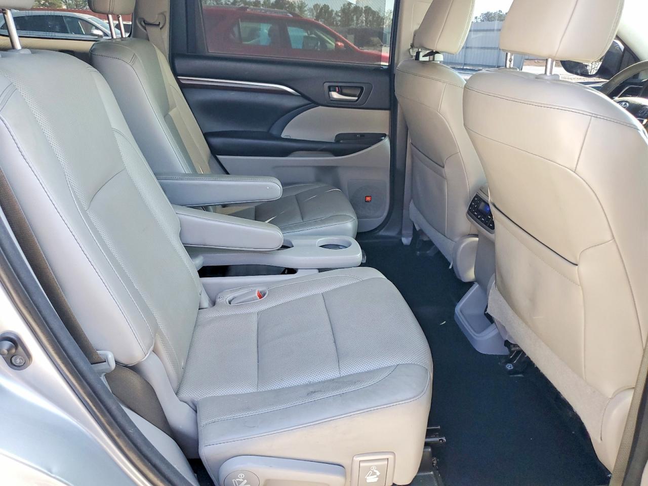 2016 TOYOTA HIGHLANDER