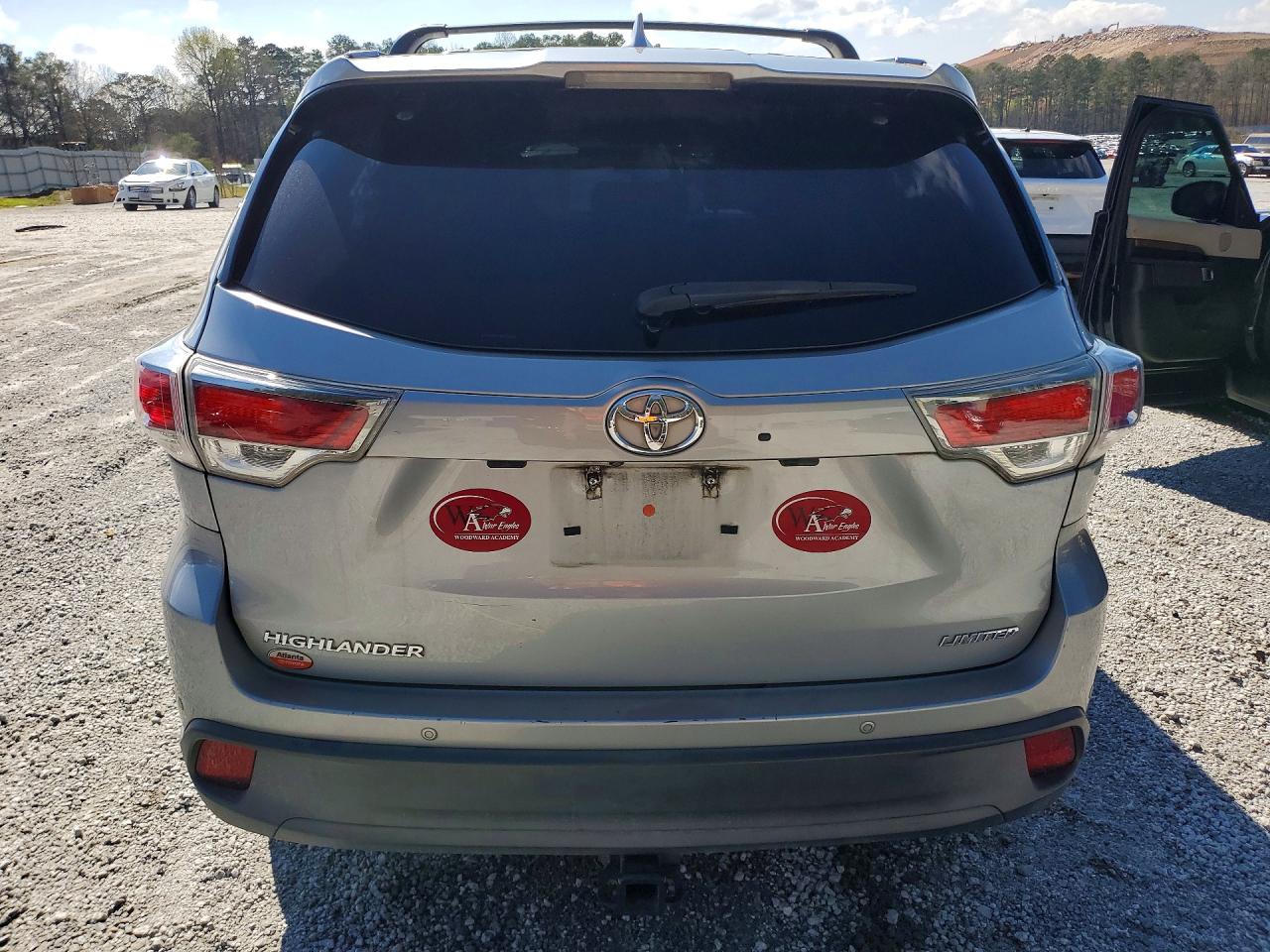2016 TOYOTA HIGHLANDER