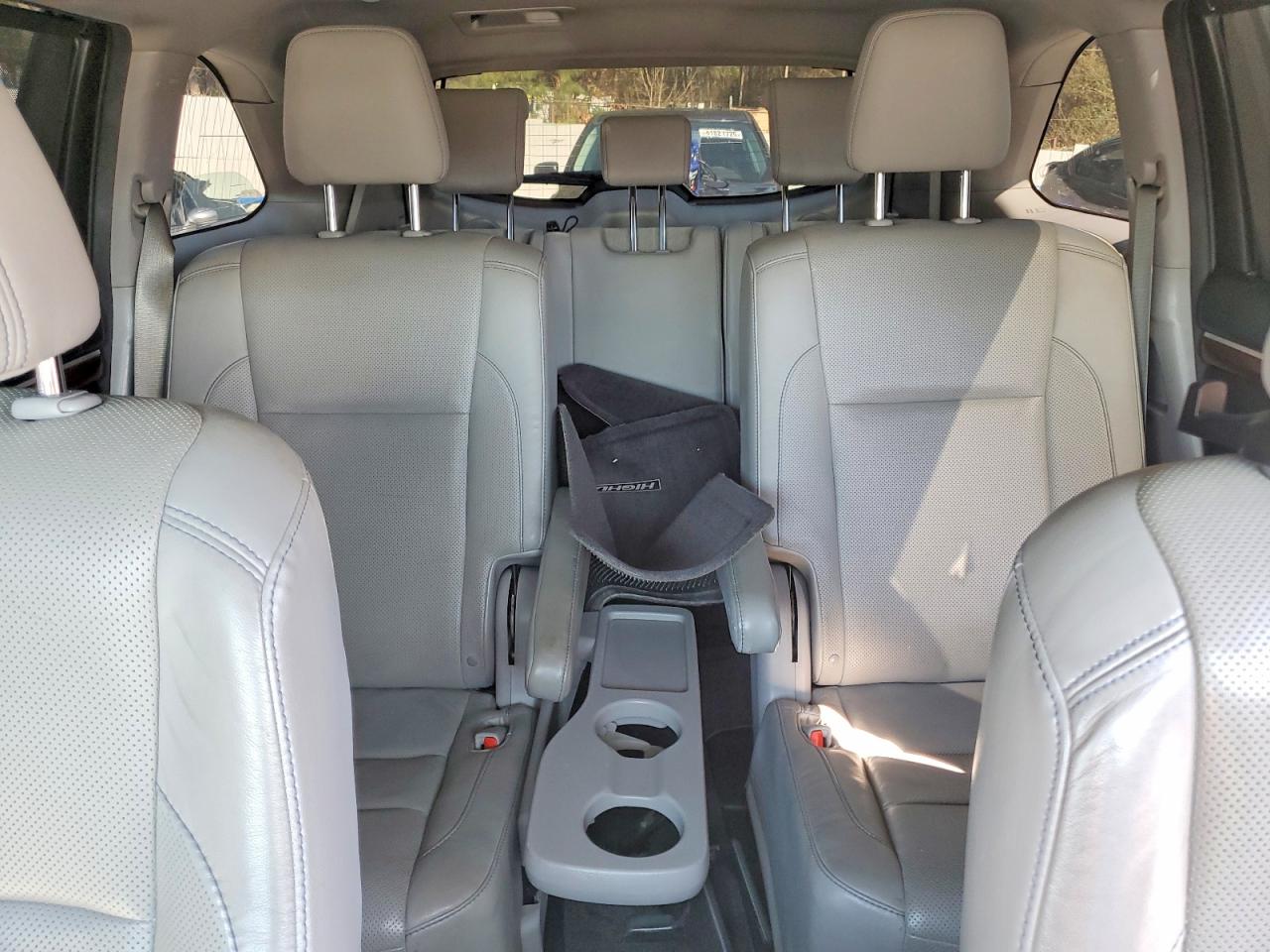 2016 TOYOTA HIGHLANDER