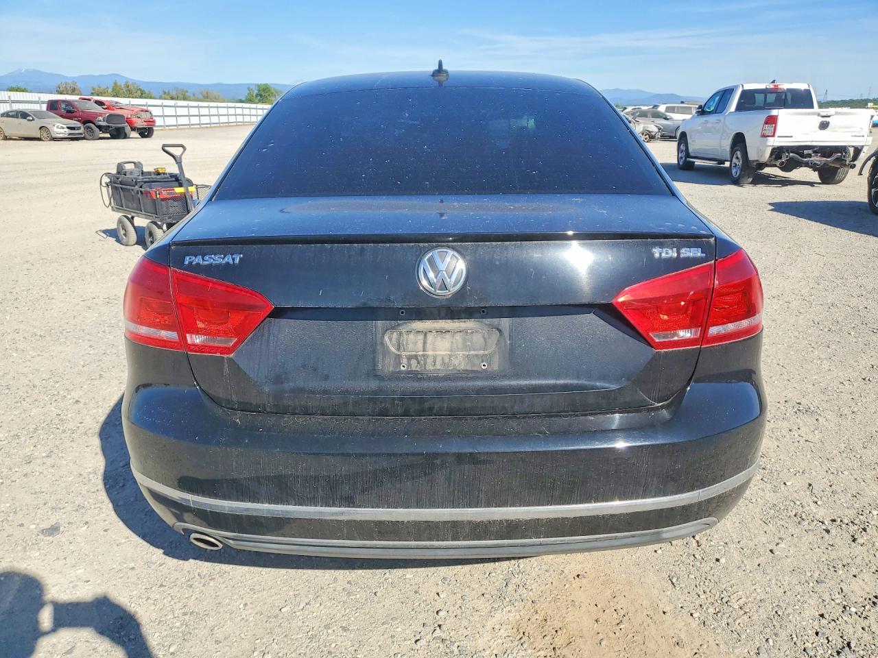 2013 VOLKSWAGEN PASSAT