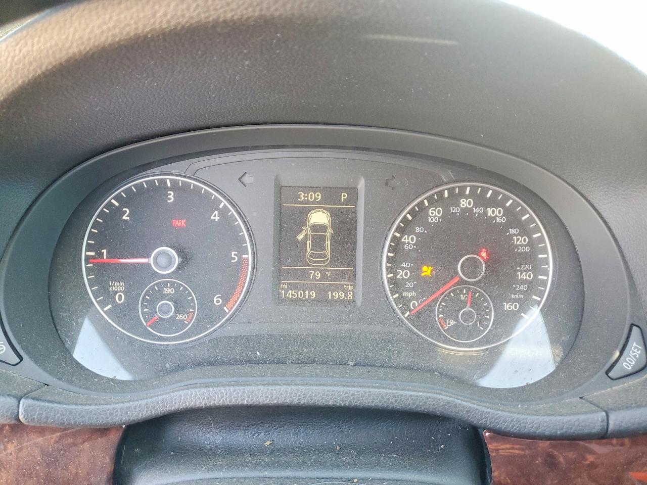 2013 VOLKSWAGEN PASSAT