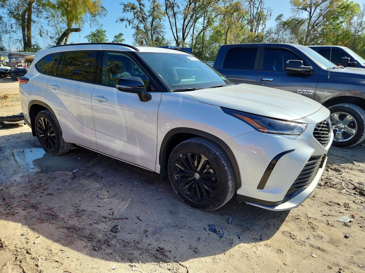 2024 TOYOTA HIGHLANDER