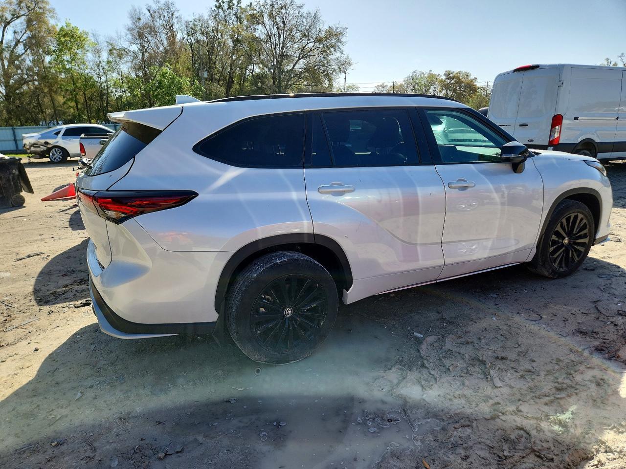 2024 TOYOTA HIGHLANDER